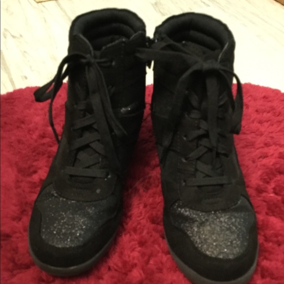 Brash Black Sparkly Wedges - Picture 2 of 3